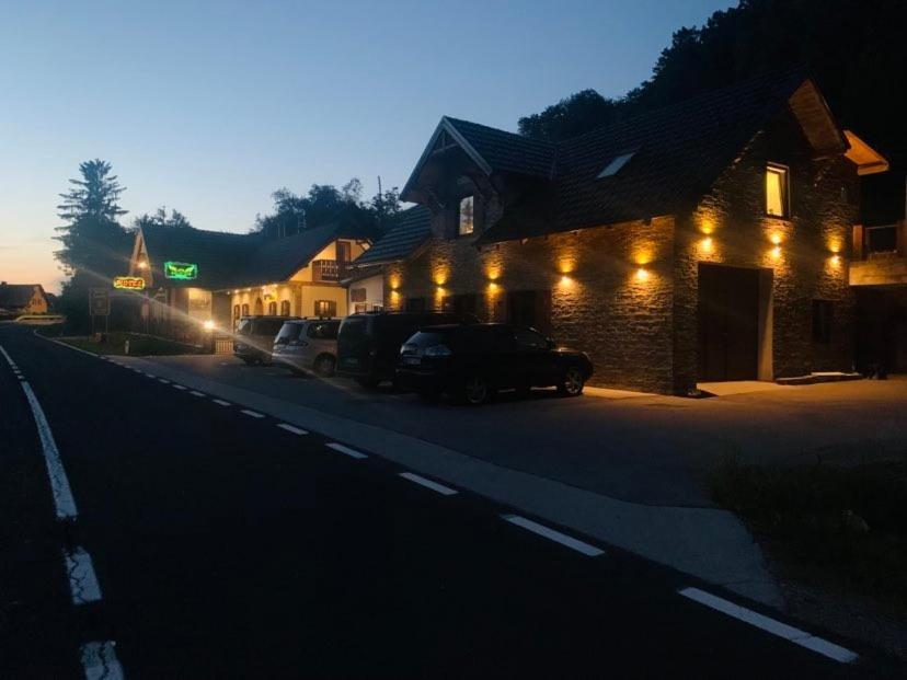 Motel Heaven Zgornje Dobrenje ภายนอก รูปภาพ